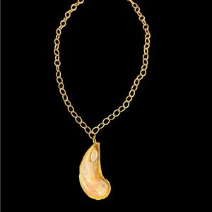 Gold Chain Necklace with Seashell Pendant